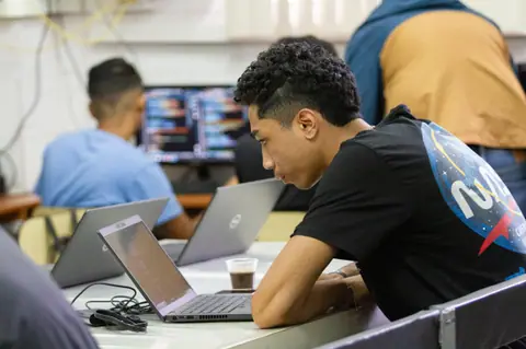 Social Media in the Life of Petare